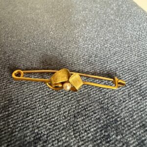 Lote 3 broches oro 18k Barrita con flor 1,4