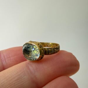 Rare early 18th century gold memento mori ring, the raised gold bezel with pierced gallery and carved gold shoulders on gold shank, the interior engraved 'Obt. 17 Mar Ag 39, 1712', ring size H½